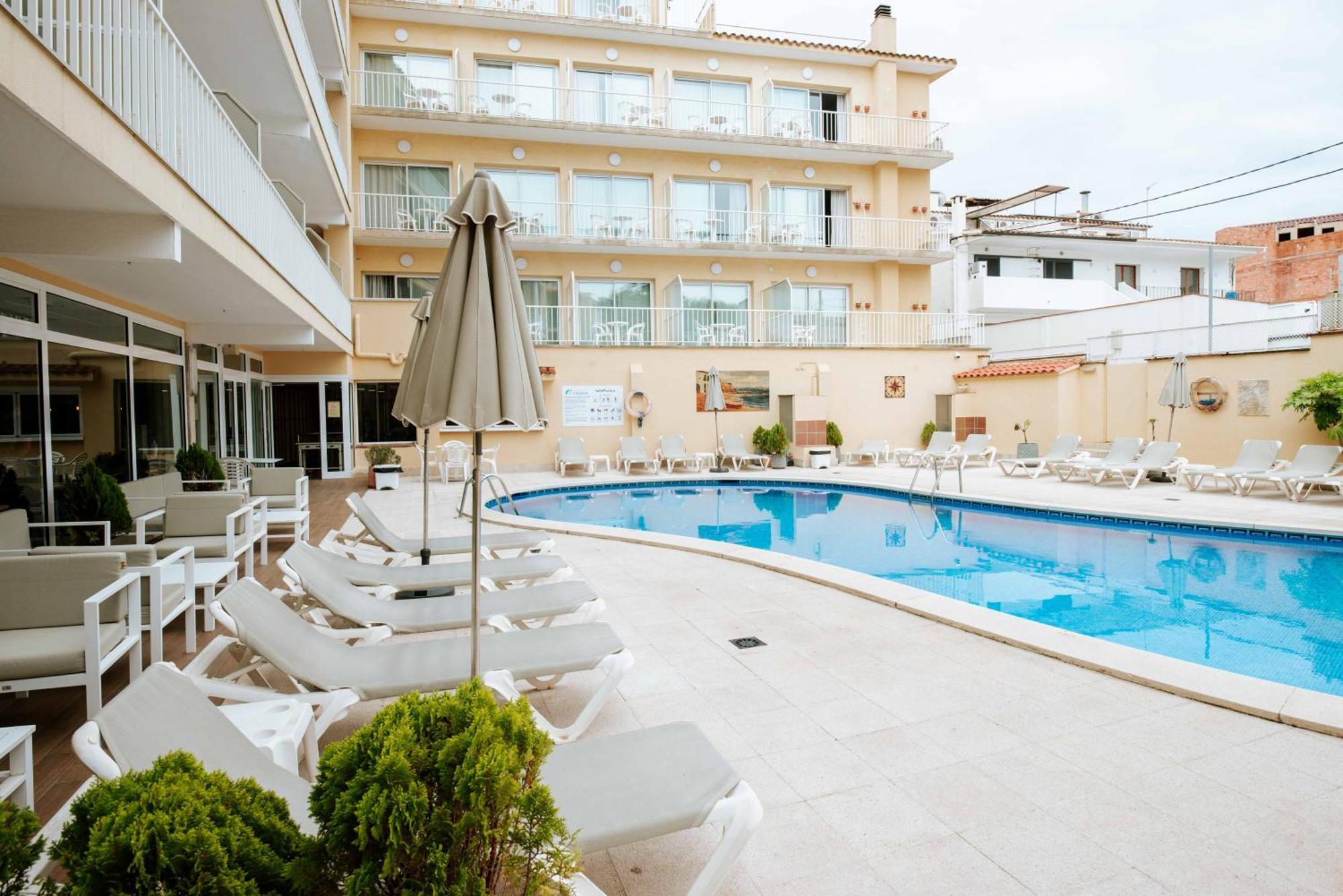Hotel S'Agoita Кастел Пладжа де Аро Екстериор снимка